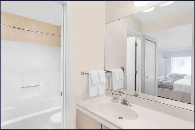 Executive, Penthouse Suite, 2 Queen Beds، Hawthorn Suites by Wyndham Green Bay 2/9