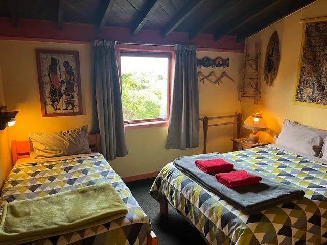 غرفة ثلاثية بسرير مزدوج وسرير فردي، Global Village Backpackers 1/1