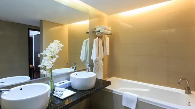 Suite, King Bed, NH Collection Monterrey San Pedro 3/6