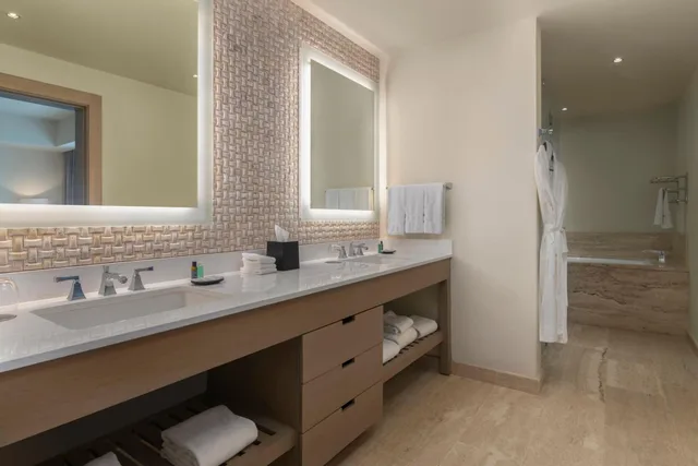 1 Bedroom, Suite, King Bed, Beach Front، The Westin Puntacana Resort And Club 3/4