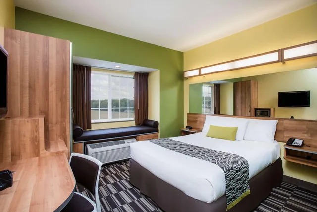 غرفة بسرير كوين، Microtel Inn Suites By Wyndham Opelika 2/4