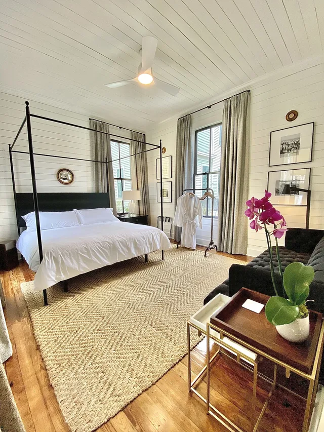 Luxury, Cottage, Suite, King Bed, Garden View، Coppersmith Inn Bed and Breakfast 2/3