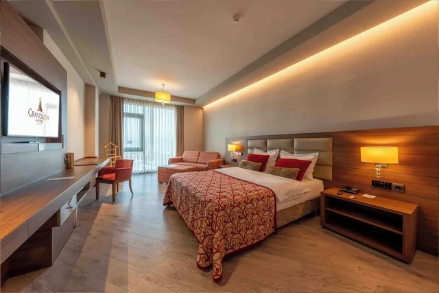 غرفة ديلوكس بسرير كينج وسرير فردي مع أريكة، GRAND ASYA HOTEL 5/10