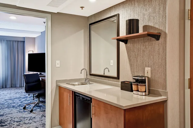 جناح بسريرين كوين، Embassy Suites by Hilton Omaha Downtown Old Market 5/5