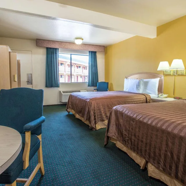غرفة بسريرين كوين للمدخنين، Travelodge By Wyndham Turlock 2/7