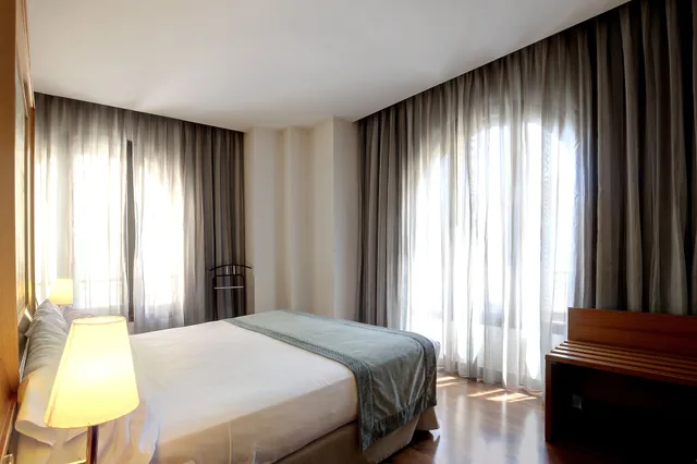 غرفة مفردة، Catalonia Excelsior 10/17