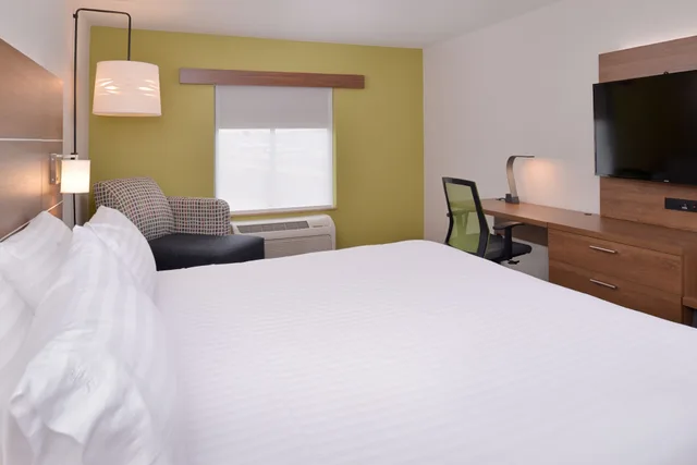 غرفة قياسية بسرير كينج لذوي الإعاقة، Holiday Inn Express And Suites West Melbourne 3/6