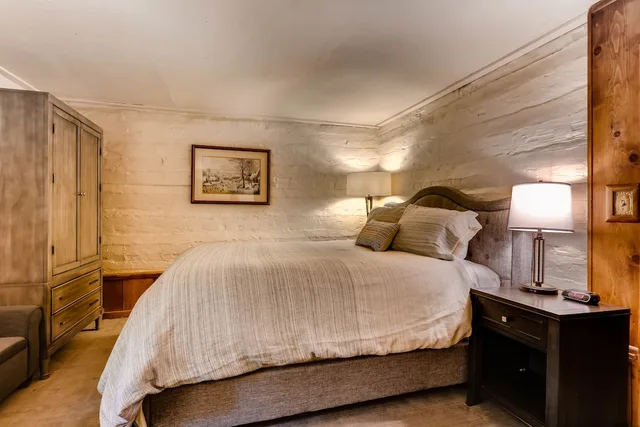 Petite, Suite, Queen and Twin Beds, Ski Tip Lodge 4/9