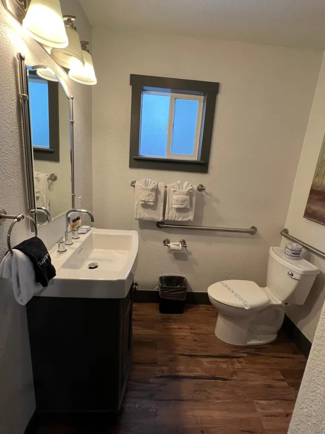 جناح سوبيريور بسرير كينج، Heavenly Inn Lake Tahoe 8/8