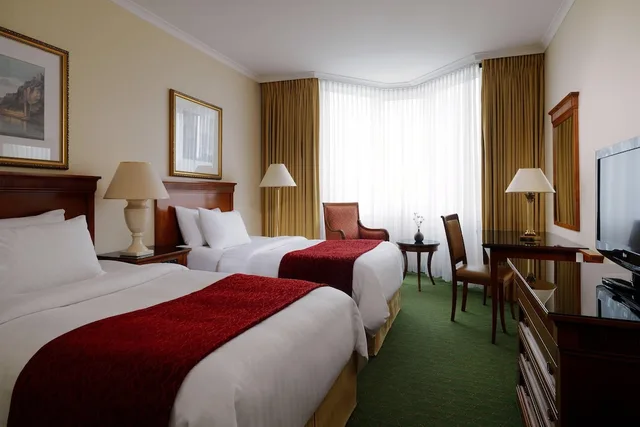 غرفة بسريرين منفصلين بإطلالة، HEIDELBERG MARRIOTT HOTEL 2/6