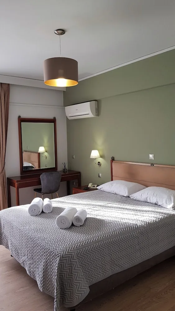 جناح كومفورت بسرير مزدوج مع أريكة، Savoy Hotel 3/6