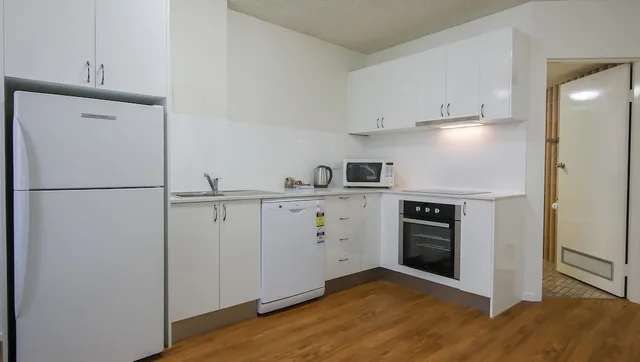 استوديو بسرير كوين، The Summit Apartments 7/8