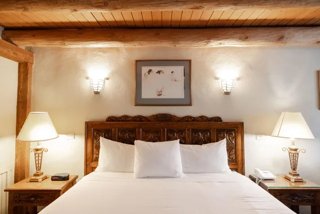 Courtyard, King Bed, Sagebrush Inn Suites 2/2