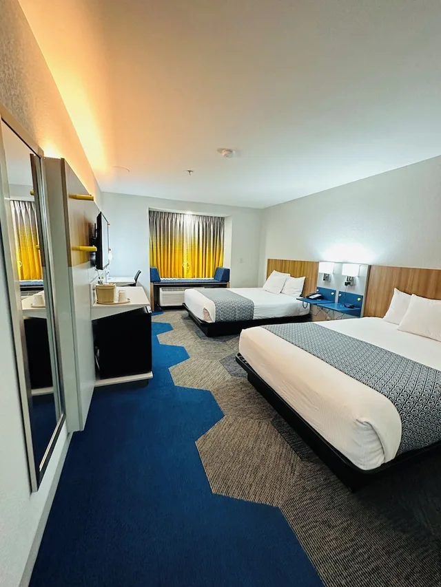 غرفة بسريرين كوين لذوي الإعاقة، Microtel Inn & Suites by Wyndham Houma 2/6