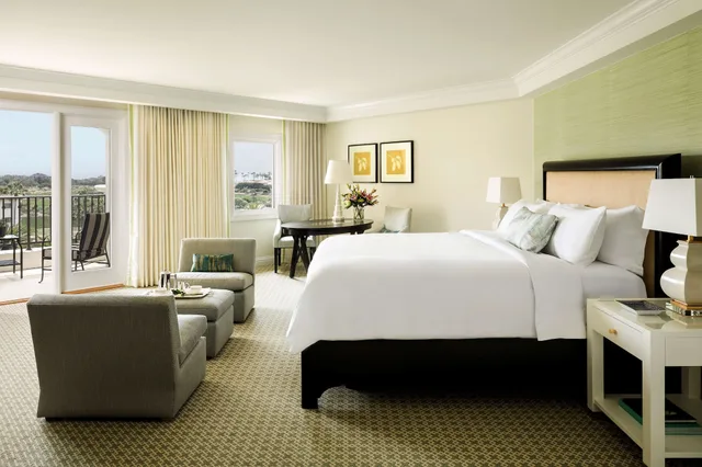 استوديو بسرير كينج بحوض استحمام لذوي الإعاقة، Waldorf Astoria Monarch Beach 1/1