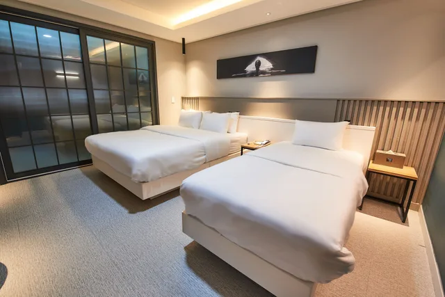 Vip, Residence, Twin Beds, 1 Double and 1 Single Bed، West In Hotel 6/10