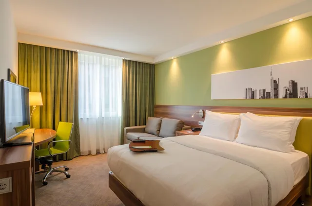 غرفة بسرير كينج وسرير كوين، Hampton By Hilton Hamburg City Centre 2/8