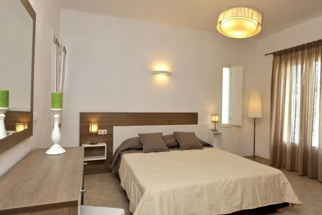 فيلا بسرير كينج وسرير كوين مع أريكة، BLUE MARE VILLAS 3/6