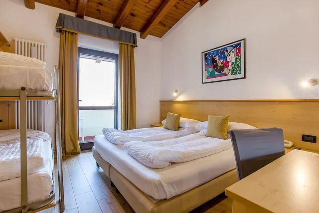 غرفة تقليدية رباعية، Hotel Derby 1/2