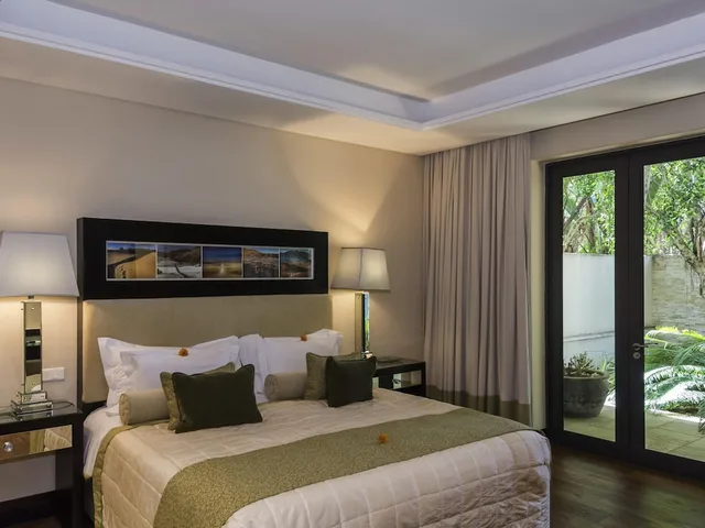 جناح فاخر بسرير كوين مع أريكة، No. 5 Boutique Art Hotel 1/6