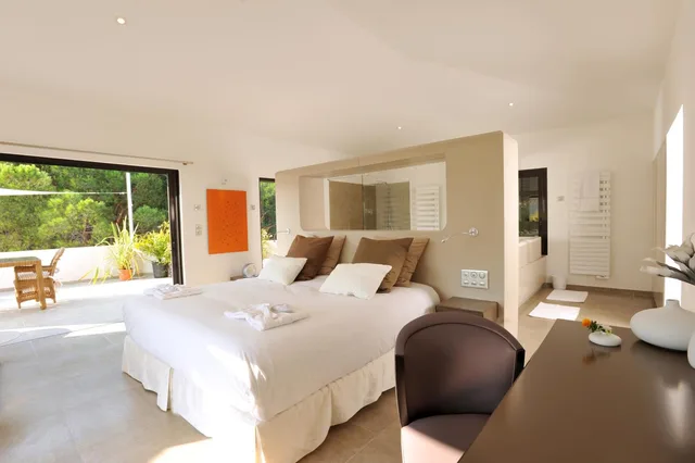 جناح بحوض جاكوزي، Hotel Font Mourier 3/5