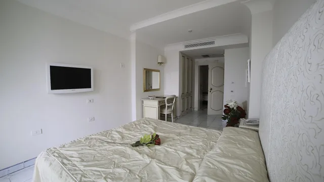 غرفة قياسية بسرير مزدوج بشرفة في الطابق الأرضي، Hotel Villa Fraulo 1/5