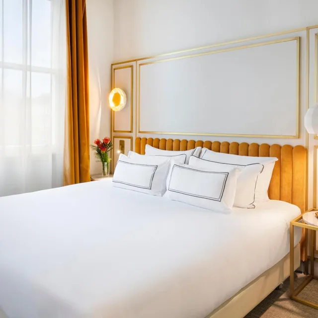 Junior Suite, Sofa, Melia London Kensington Member of Melia Collection 3/10