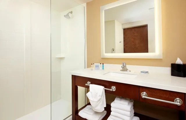 جناح سوبيريور بسرير كوين، Hawthorn Suites By Wyndham Wheeling At the Highlands 4/6