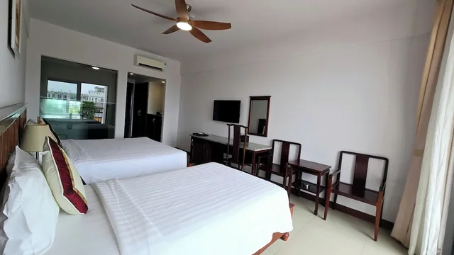 غرفة ديلوكس ثلاثية بسرير كينج، Praha Hotel Phu Quoc 1/10