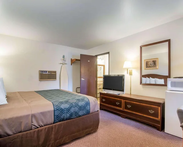 غرفة بسرير كينج، Econo Lodge Saint Albans 3/6