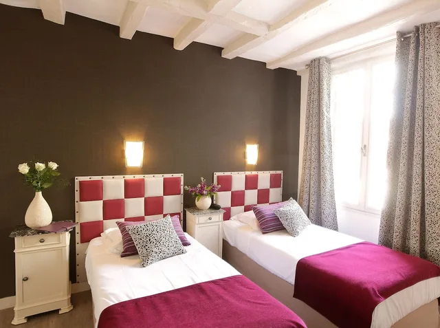 Twin Beds, Double or Twin Bed, Hostellerie La Croix Blanche 8/10