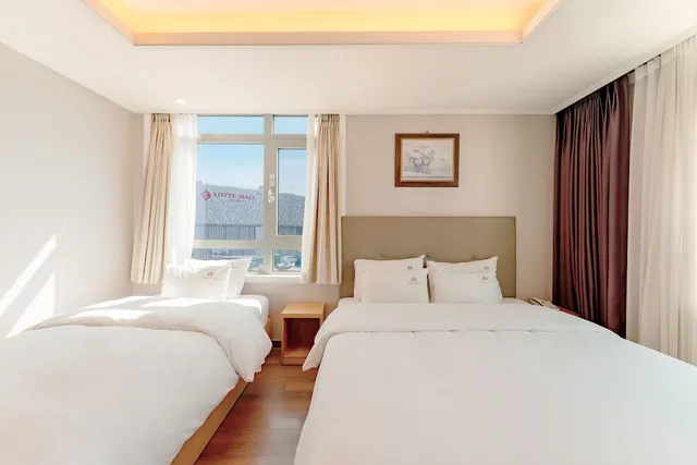 غرفة ديلوكس عائلية بسريرين منفصلين وسرير مزدوج وسرير فردي بإطلالة على المدينة، Central Park Hotel Busan 1/10