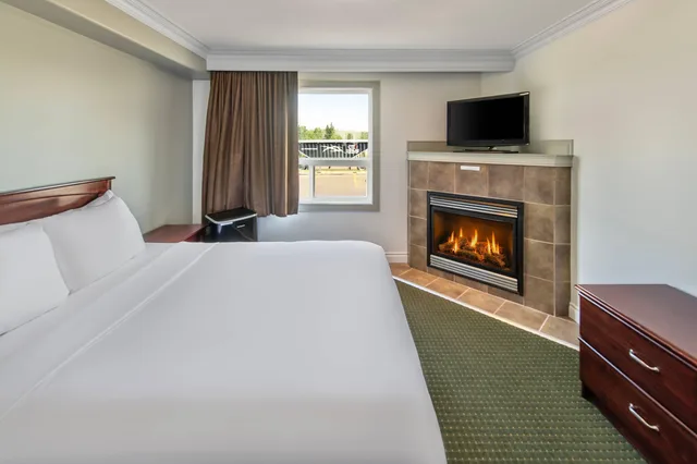 جناح بسرير كوين، Quality Inn & Suites Whitecourt 1/7