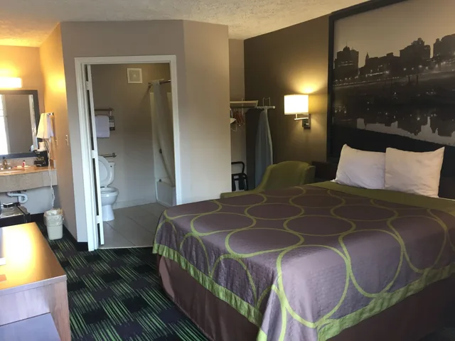 Room, Queen Bed, Accessible, Super 8 By Wyndham Jackson 1/4