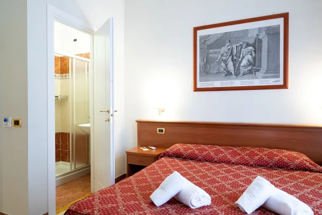 Room, Double Bed, Hotel Romantica 5/10