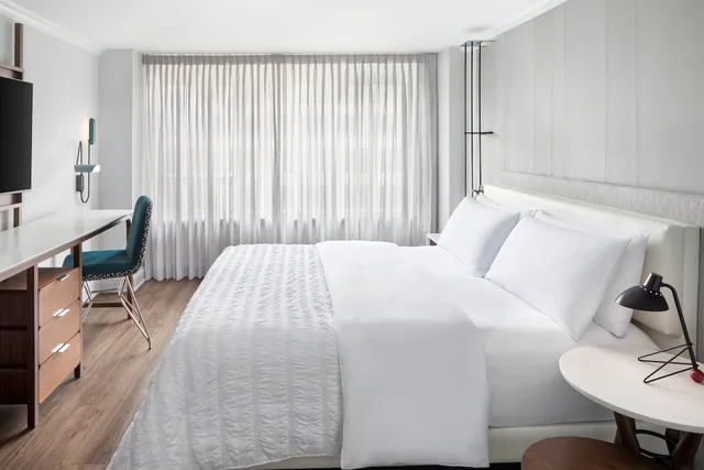 غرفة كلاسيكية بسرير كينج لذوي الإعاقة، Le Meridien Washington, D.C., The Madison 1/4