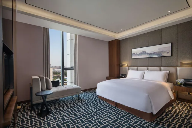 جناح ديلوكس بسرير كينج بغرفة نوم واحدة، Radisson Blu Zhengzhou Huiji 1/2