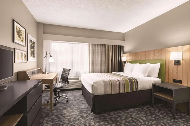 جناح بسرير كينج وسرير كوين بغرفة نوم واحدة، Country Inn & Suites by Radisson, Williamsburg East (Busch Gardens), VA 3/10
