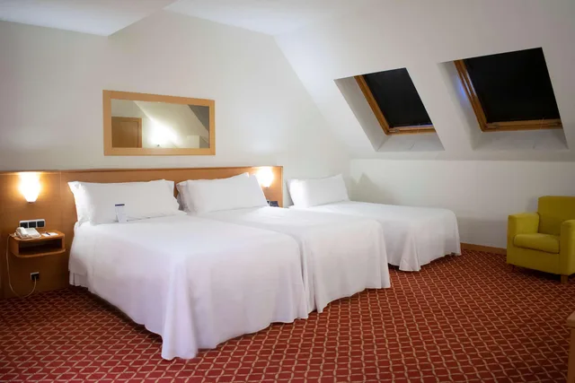 Room, Double or Twin Bed, with Child Extra Bed، Hotel Zentral Leon 1/1