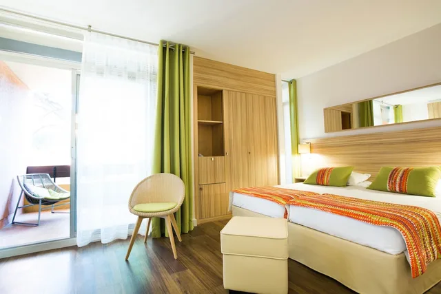 غرفة كومفورت ثلاثية بسرير مزدوج وسرير فردي بشرفة، Hotel Vacances Bleues Delcloy 4/6