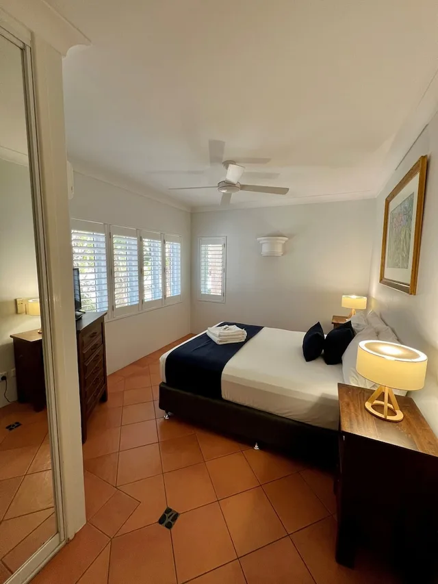 3 Bedrooms, Twin Beds, 2 King Beds, Beach View, Beachview Apartments at Villa Paradiso 3/6