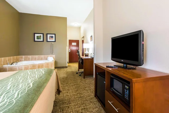 غرفة بسرير كينج، Comfort Inn & Suites Cave City 2/3