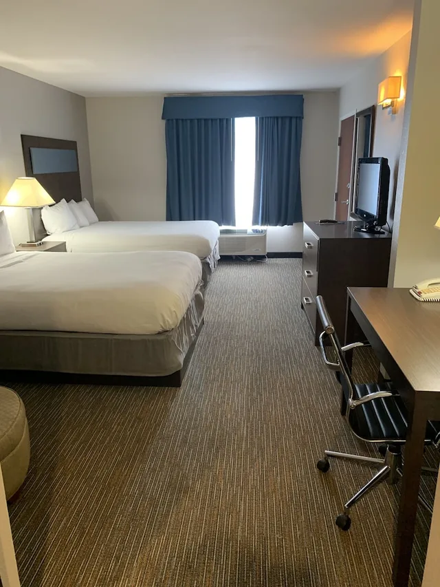 غرفة بزنس بسريرين كوين لذوي الإعاقة، Wingate by Wyndham Southport 3/6