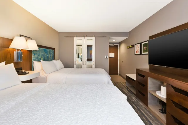 غرفة بسرير كينج، Hampton Inn Traverse City 3/5