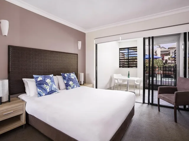 2 Bedrooms, Swim Out, Queen and Twin Beds, Dual Key، Mantra Heritage Port Douglas 1/3