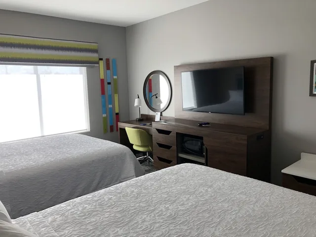 Standard, 2 Queen Beds, Hampton Inn Suites Pekin Peoria Area Il 3/8