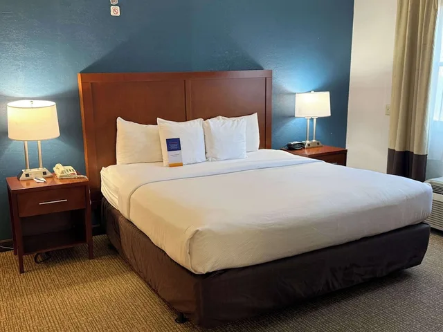 جناح بسرير كينج لذوي الإعاقة، Comfort Suites Near Casinos 7/10
