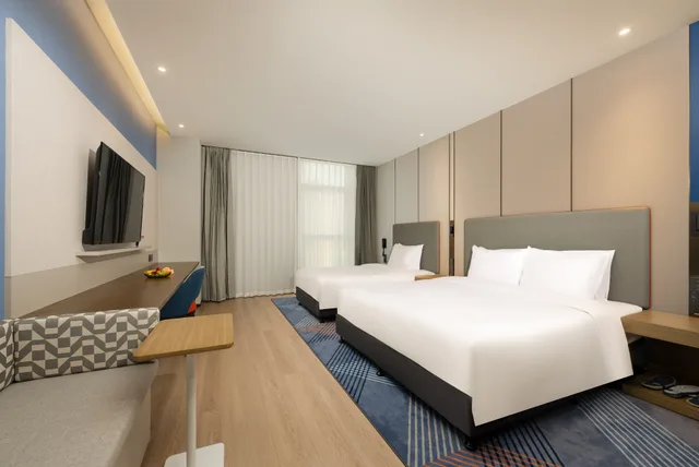 غرفة قياسية بسرير كينج وسرير فردي، Holiday Inn Express Suzhou Bay 2/5