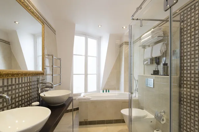 غرفة تنفيذية بسرير مزدوج مع أريكة، Hotel Ares 2/2