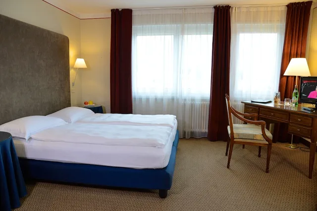 غرفة بريستيج بسرير مزدوج أو سريرين منفصلين بإطلالة على البحيرة بشرفة، Hotel Villa Miravalle 3/3